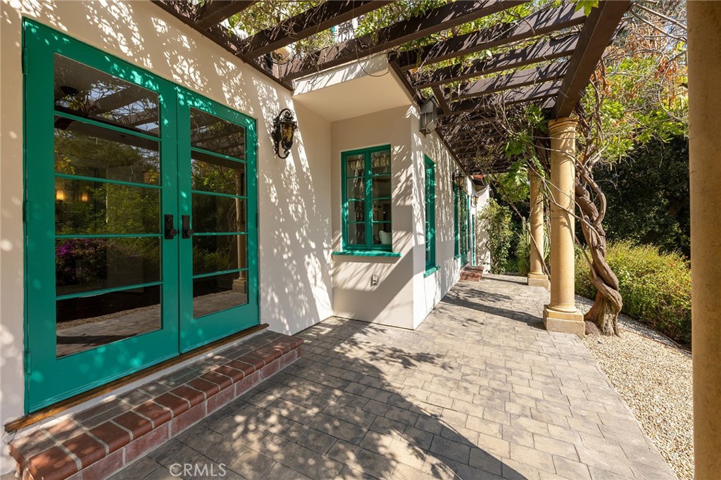 375 La Mirada Avenue