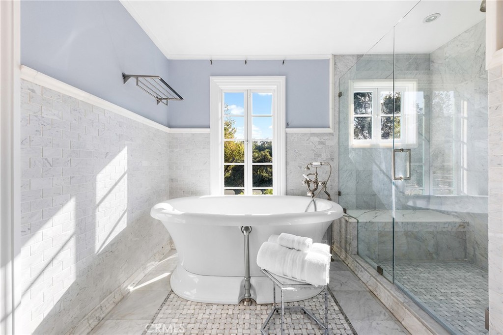 375 La Mirada Avenue