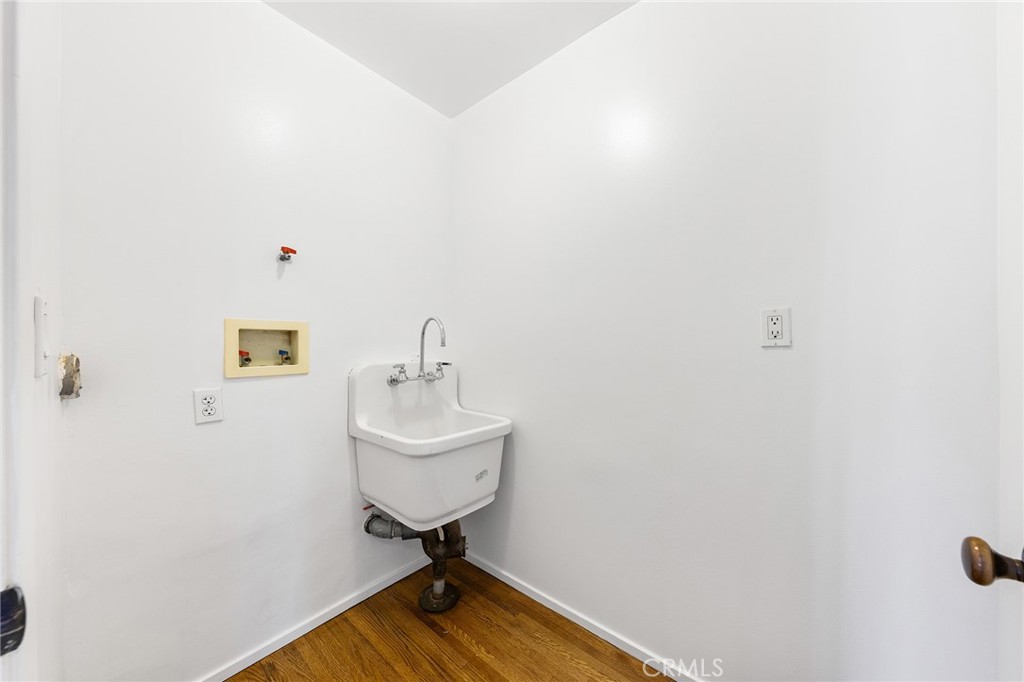 375 La Mirada Avenue