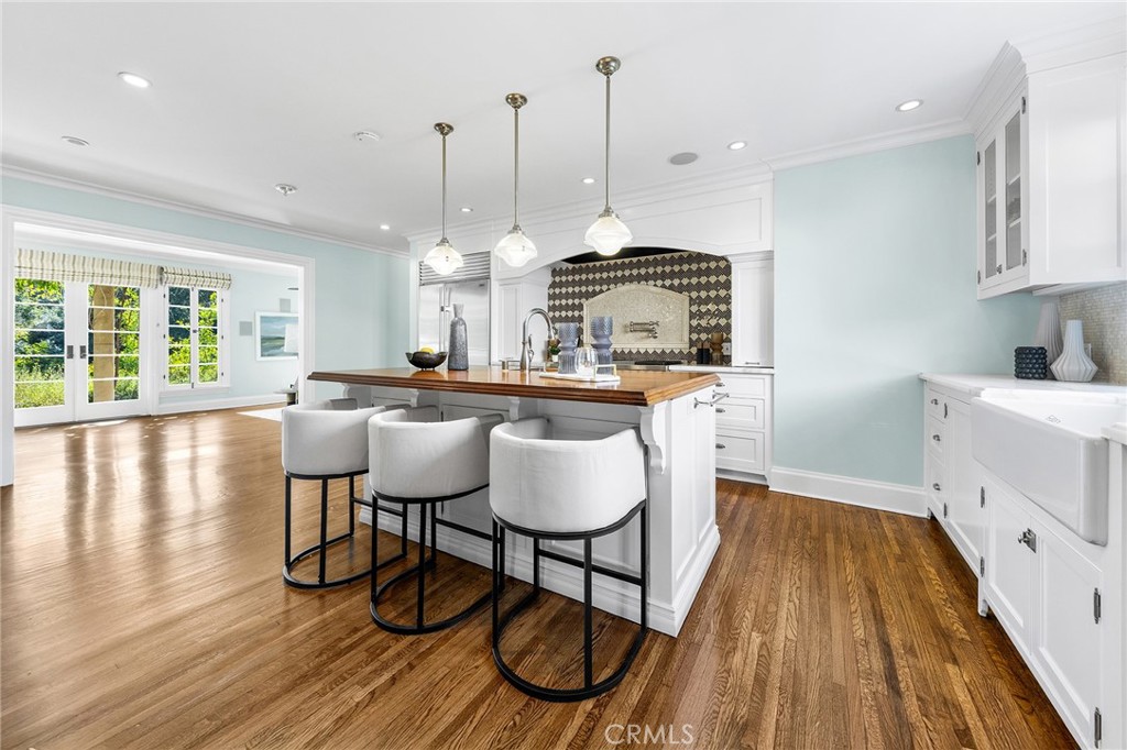 375 La Mirada Avenue