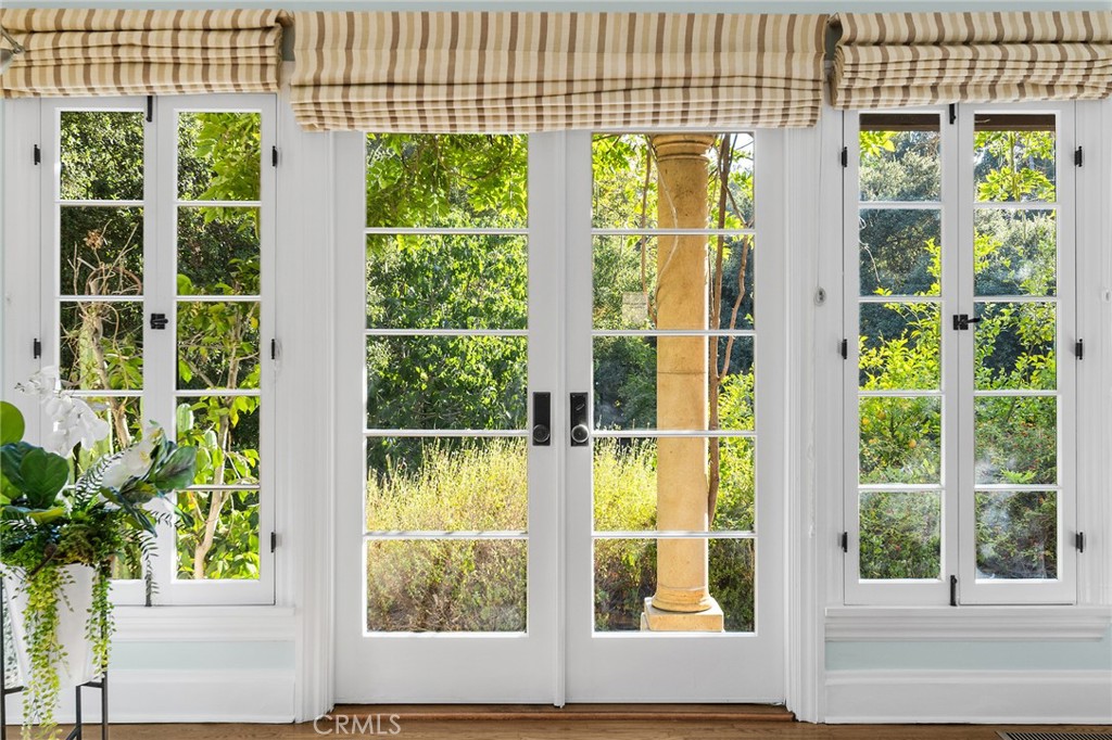 375 La Mirada Avenue