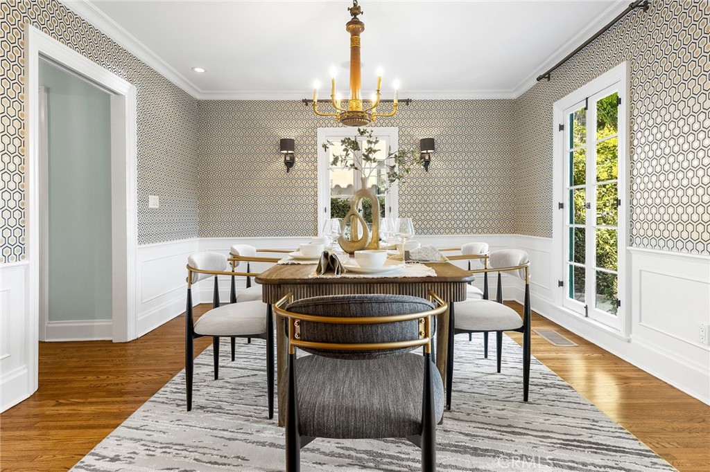 375 La Mirada Avenue