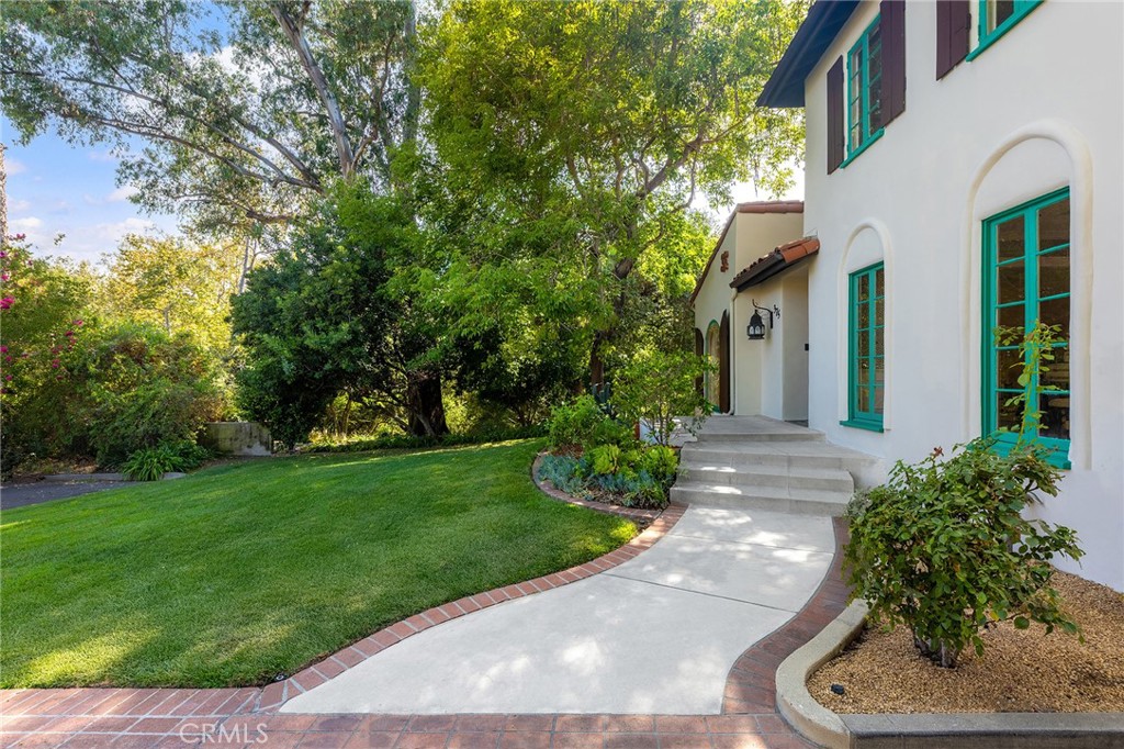 375 La Mirada Avenue