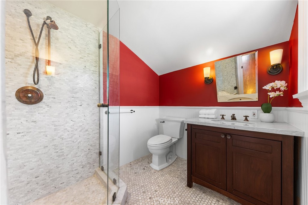 375 La Mirada Avenue