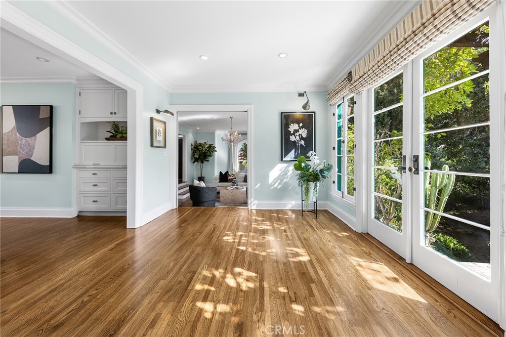 375 La Mirada Avenue