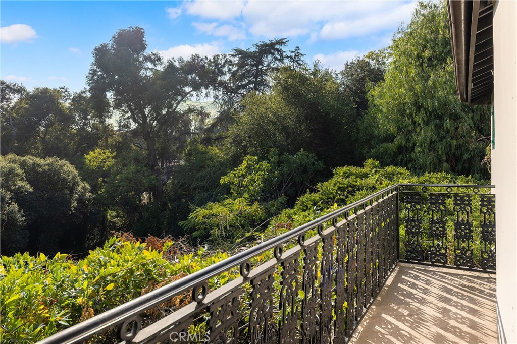 375 La Mirada Avenue