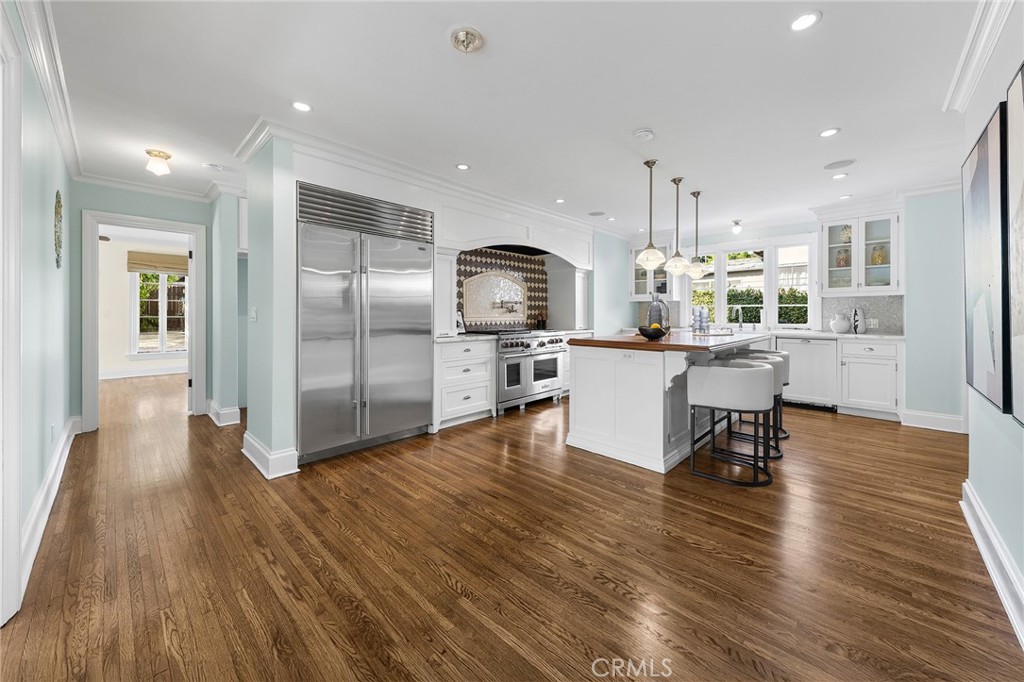 375 La Mirada Avenue