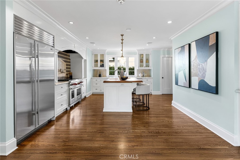 375 La Mirada Avenue