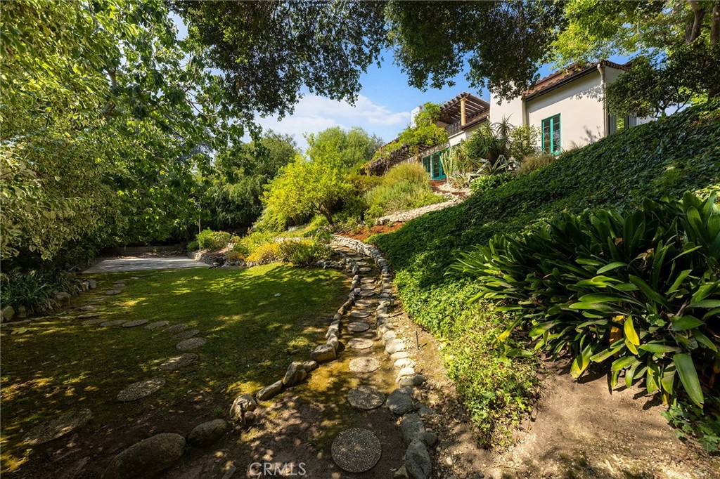 375 La Mirada Avenue