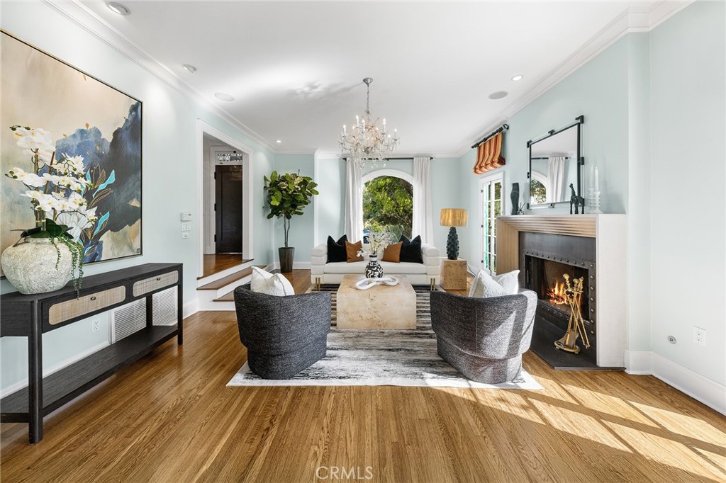 375 La Mirada Avenue