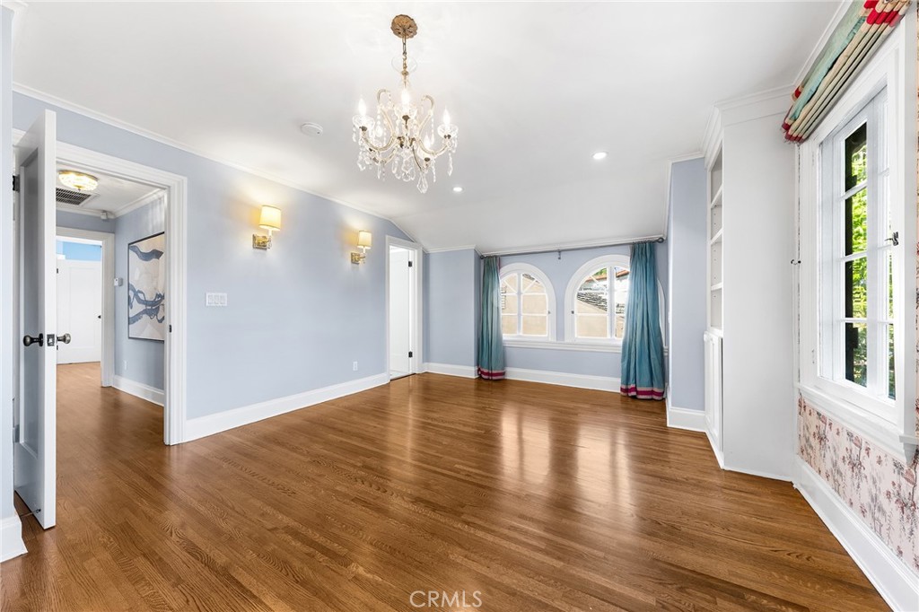 375 La Mirada Avenue