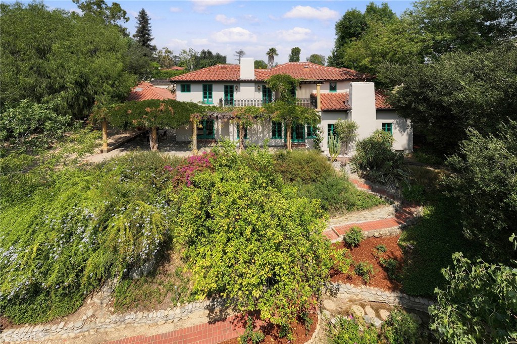 375 La Mirada Avenue