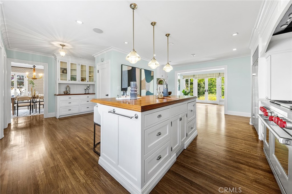 375 La Mirada Avenue