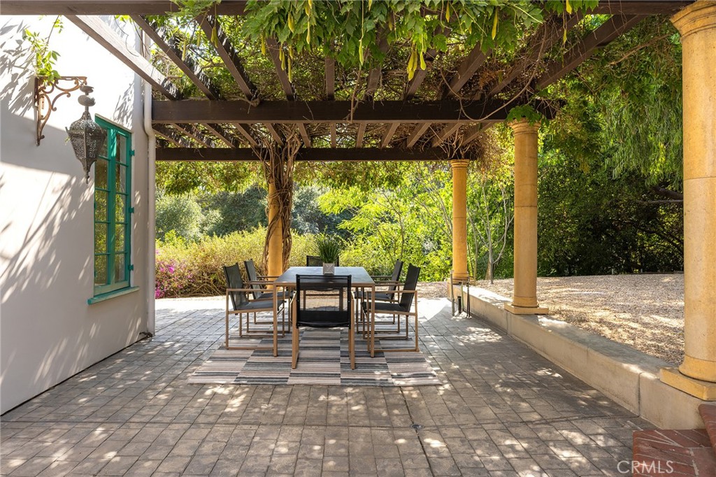 375 La Mirada Avenue