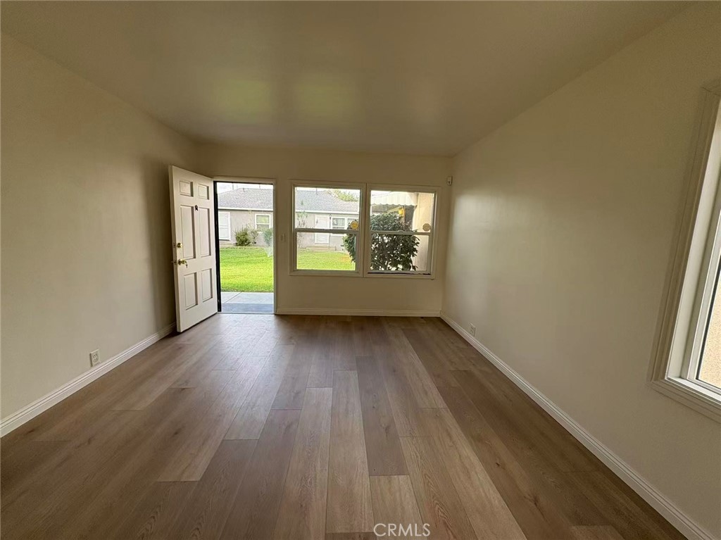 8573 Bennett Ave 8575/8579