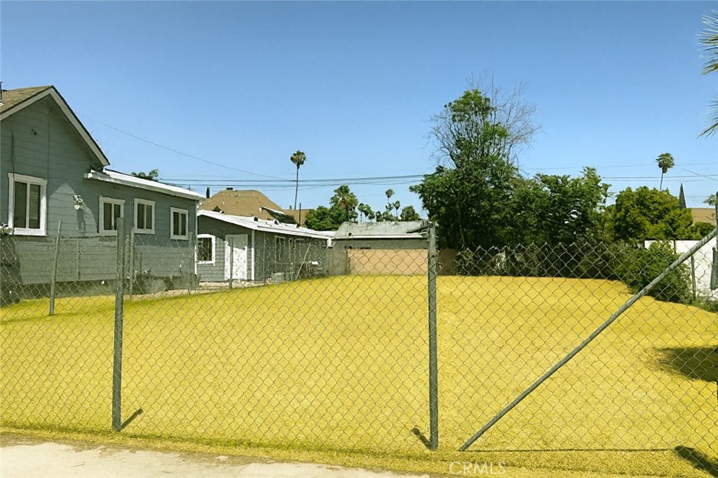 348 N Palomares
