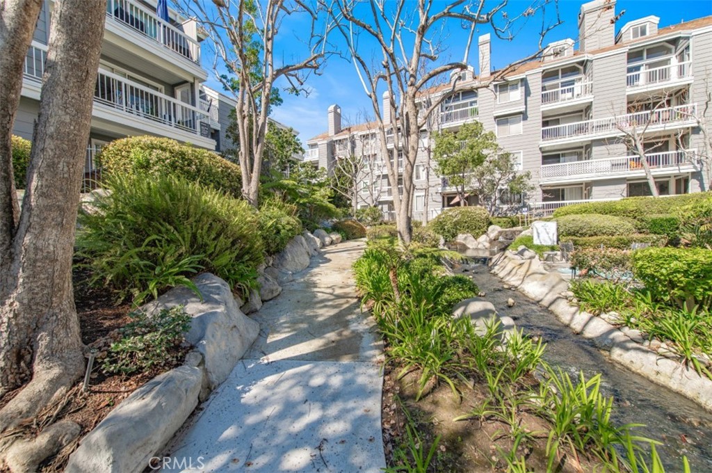 20301 Bluffside Circle D401