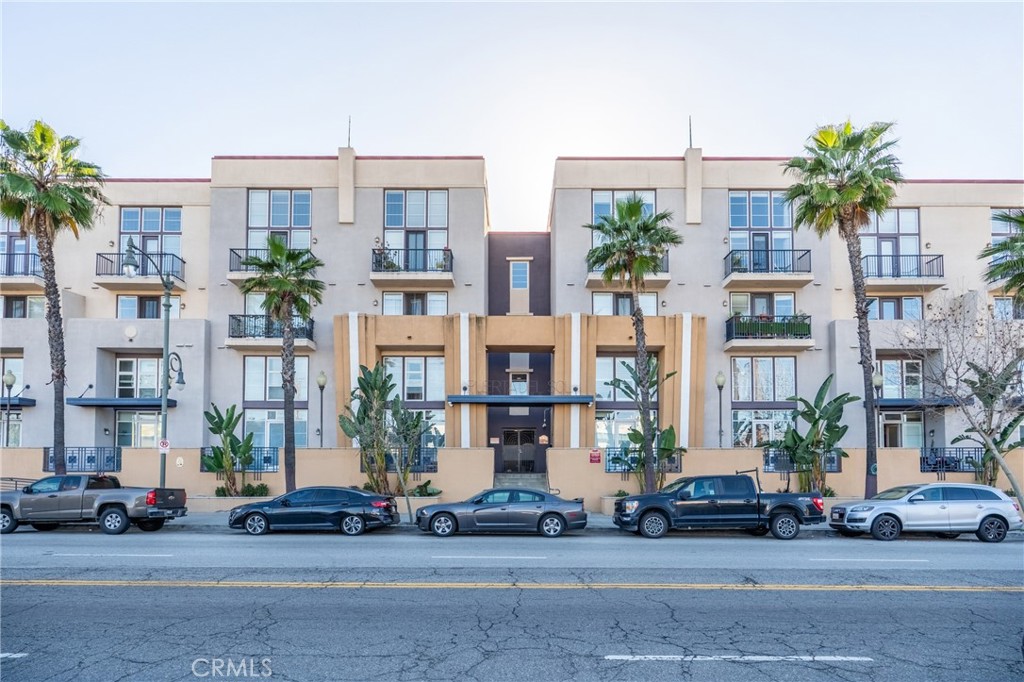 360 W Avenue 26 215