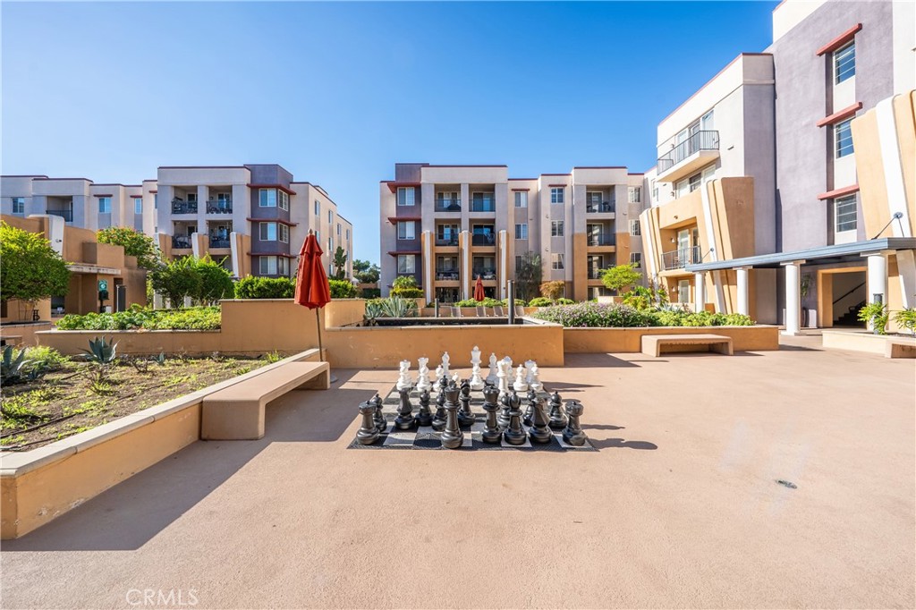360 W Avenue 26 215