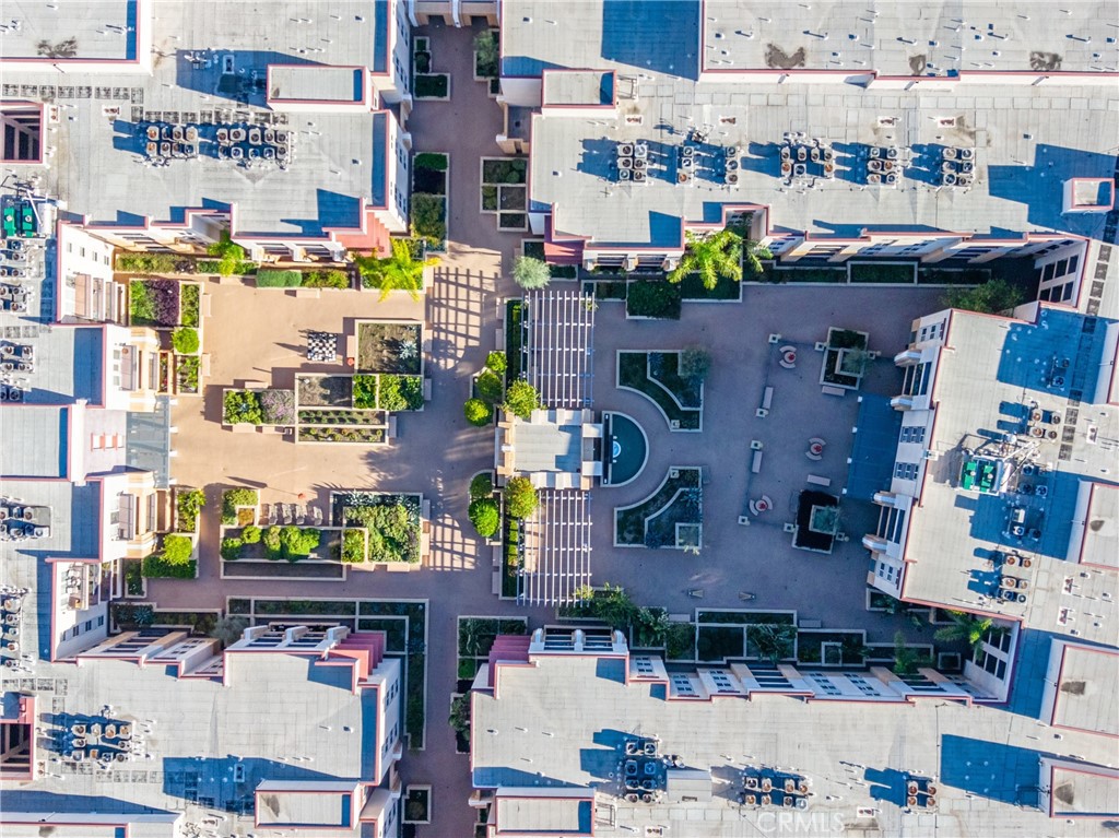 360 W Avenue 26 215
