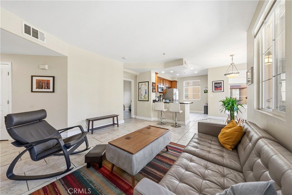 360 W Avenue 26 215