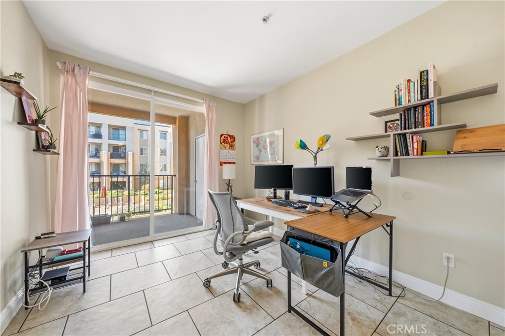 360 W Avenue 26 215