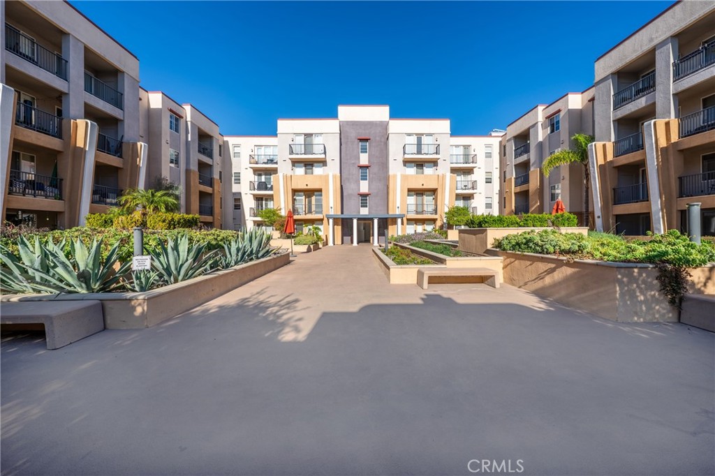 360 W Avenue 26 215