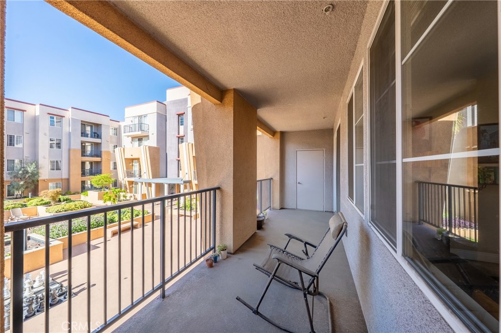 360 W Avenue 26 215