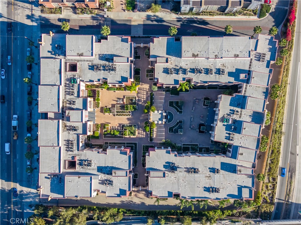 360 W Avenue 26 215