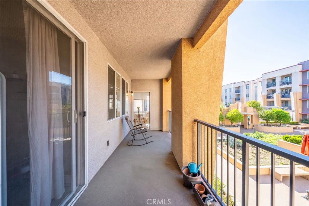 360 W Avenue 26 215