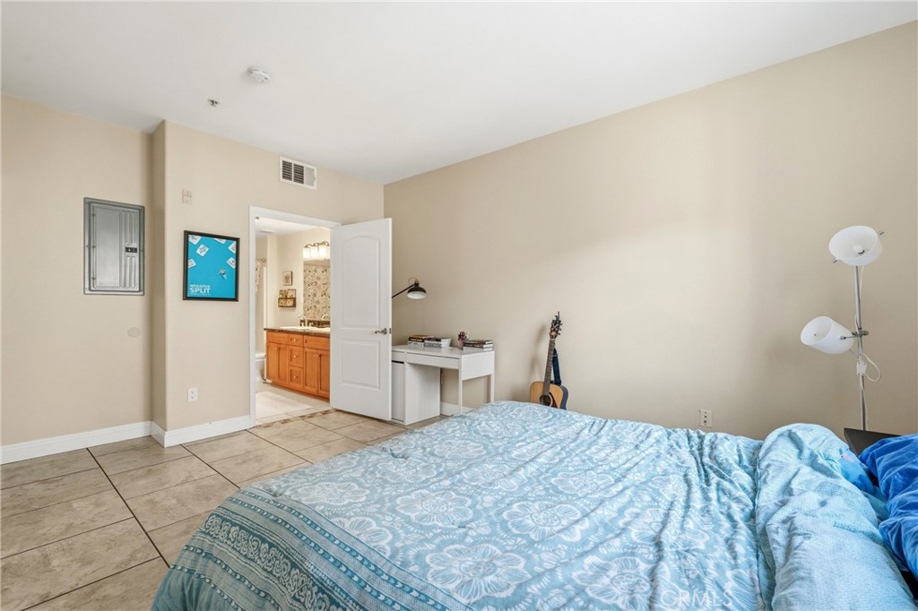 360 W Avenue 26 215