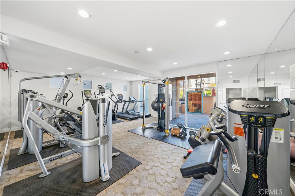 360 W Avenue 26 215