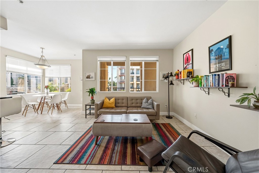 360 W Avenue 26 215