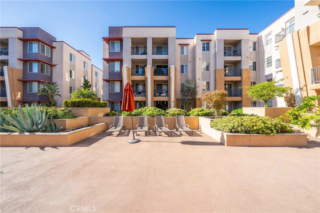 360 W Avenue 26 215