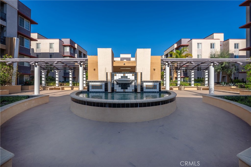 360 W Avenue 26 215
