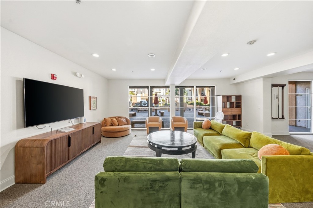360 W Avenue 26 215