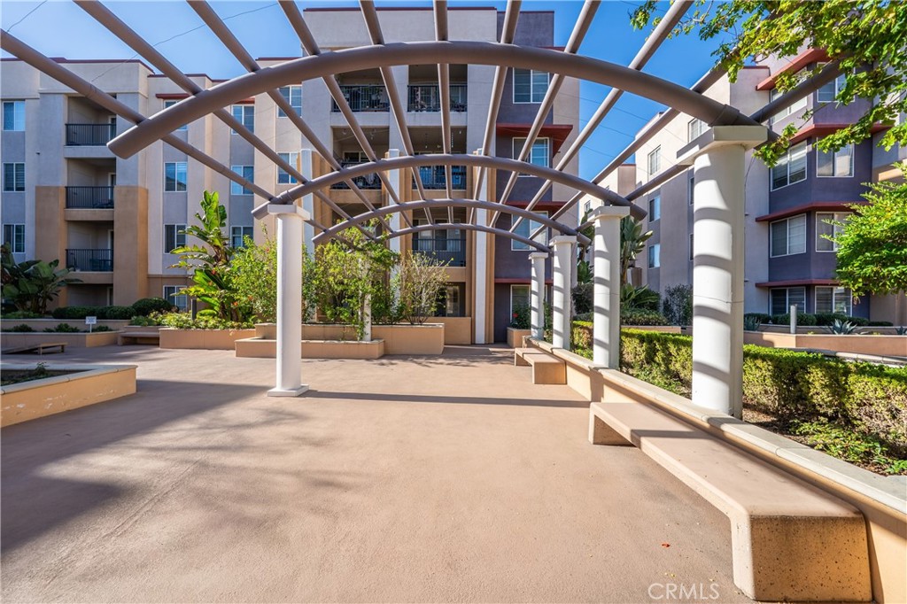 360 W Avenue 26 215