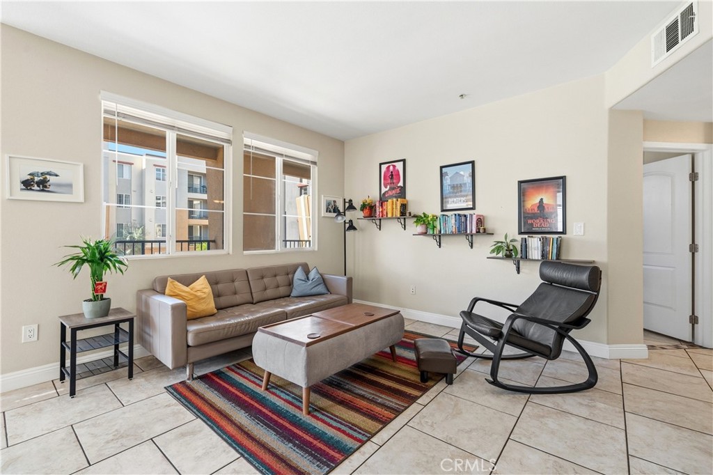 360 W Avenue 26 215