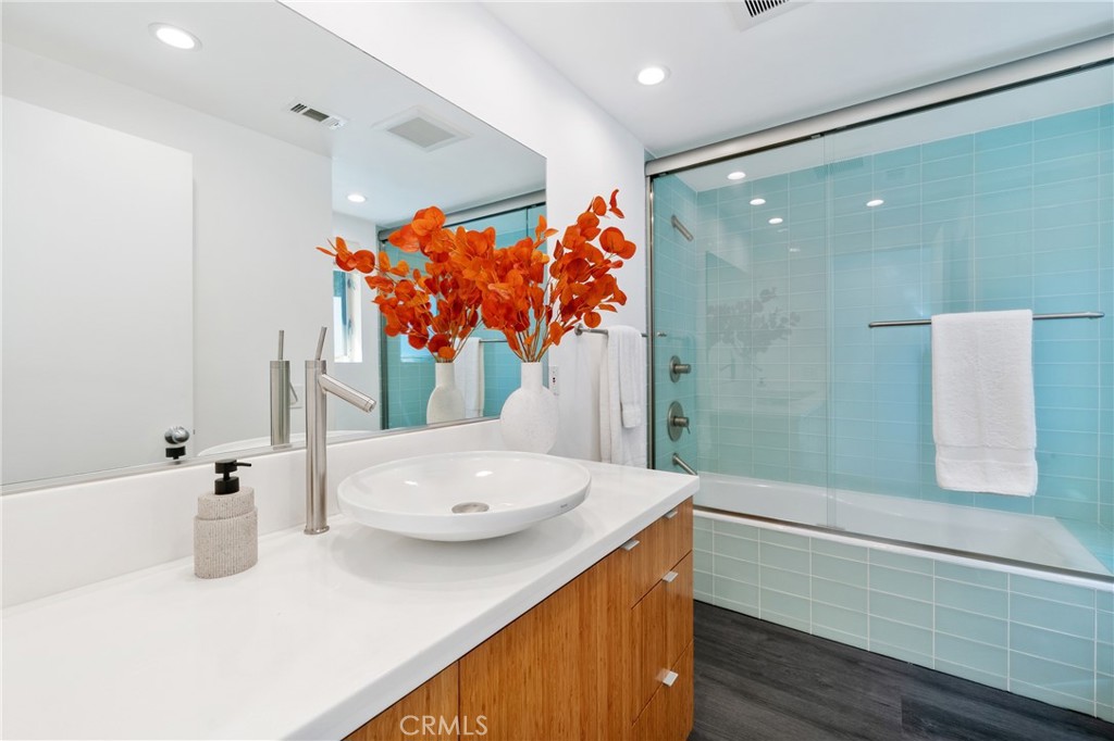 9653 Oak Pass