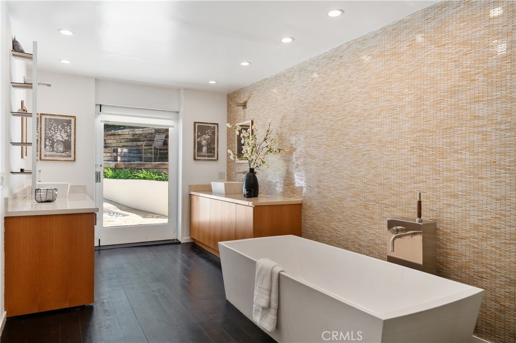 9653 Oak Pass