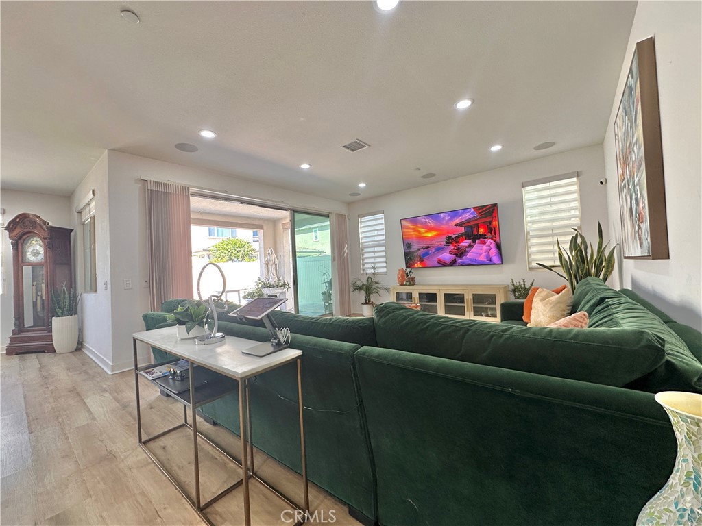5721 Windbourne