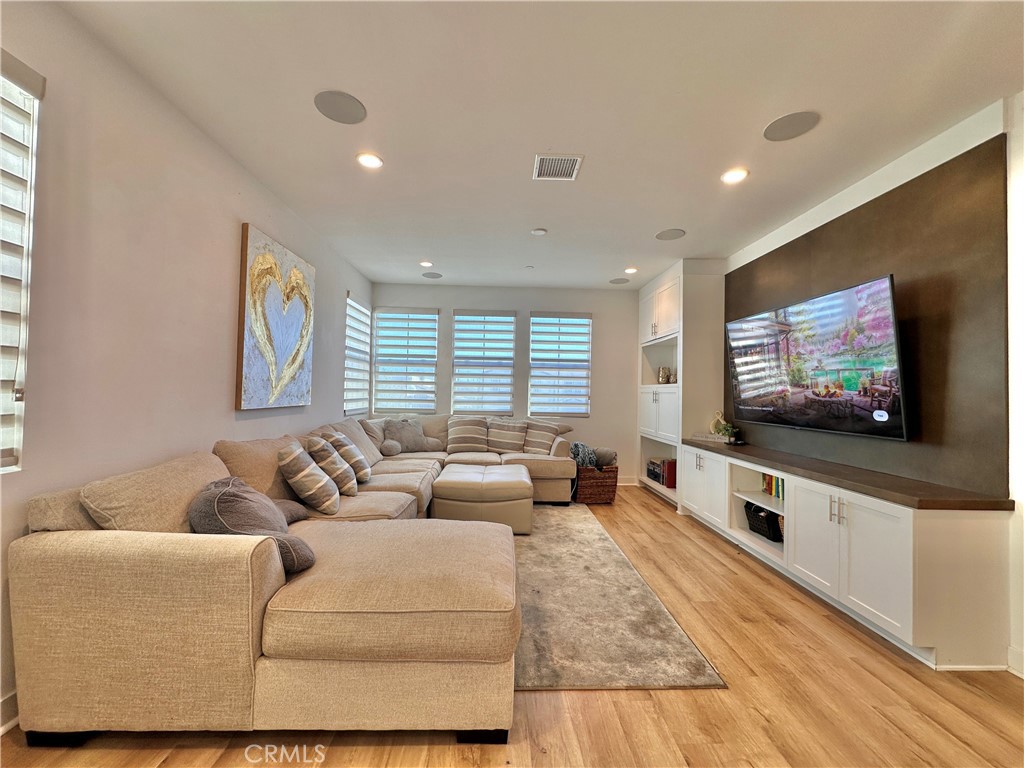 5721 Windbourne