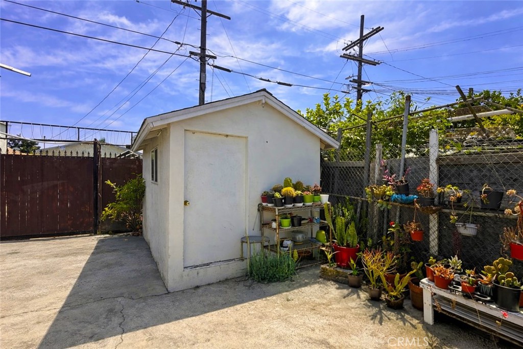 320 E 81st