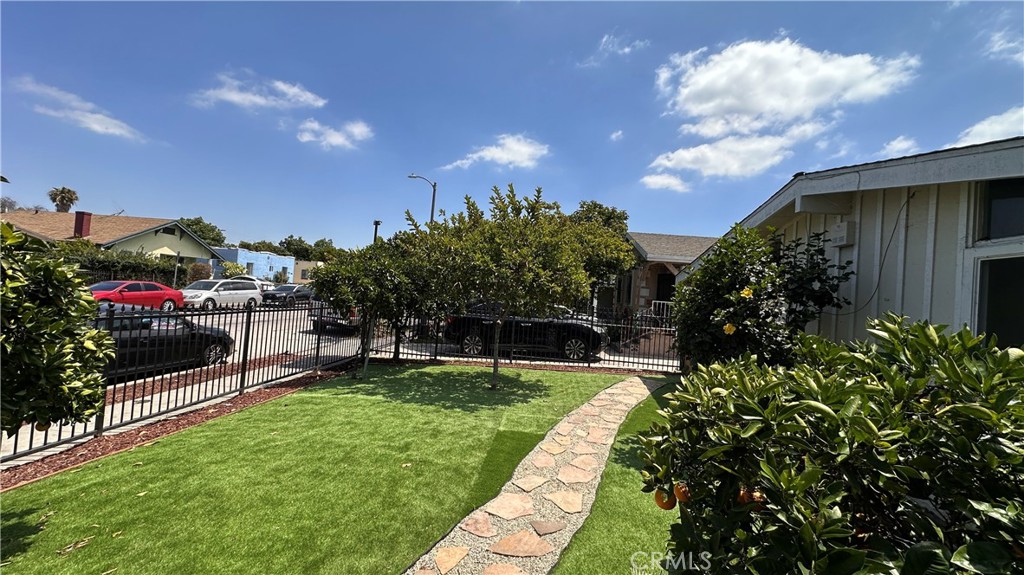 320 E 81st