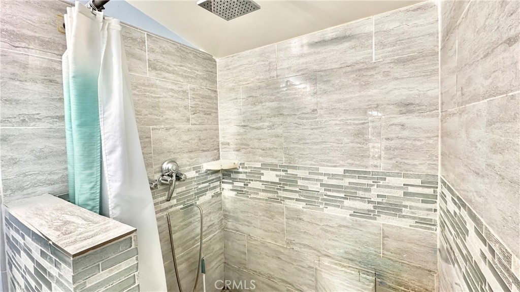 320 E 81st