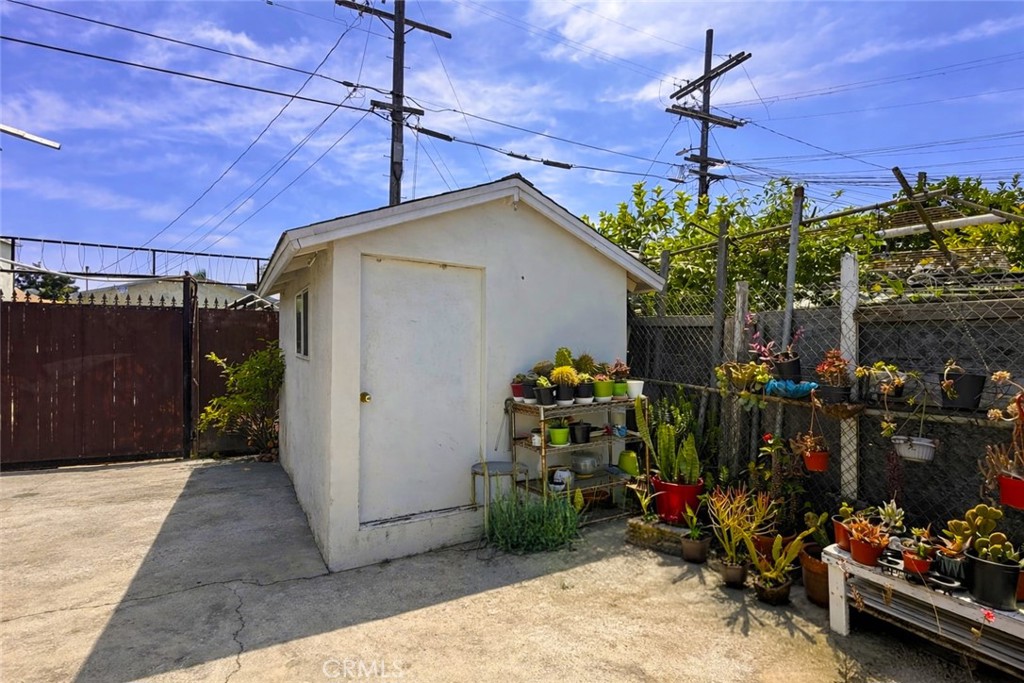 320 E 81st