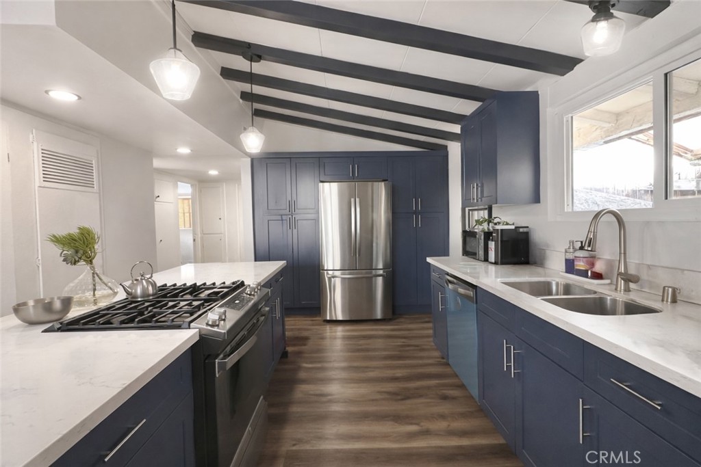 320 E 81st