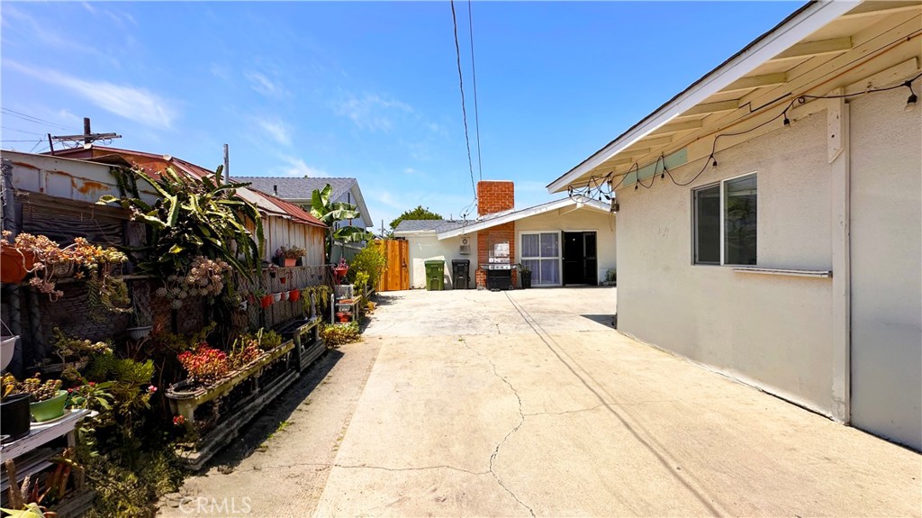 320 E 81st