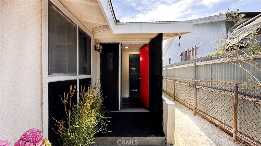 320 E 81st