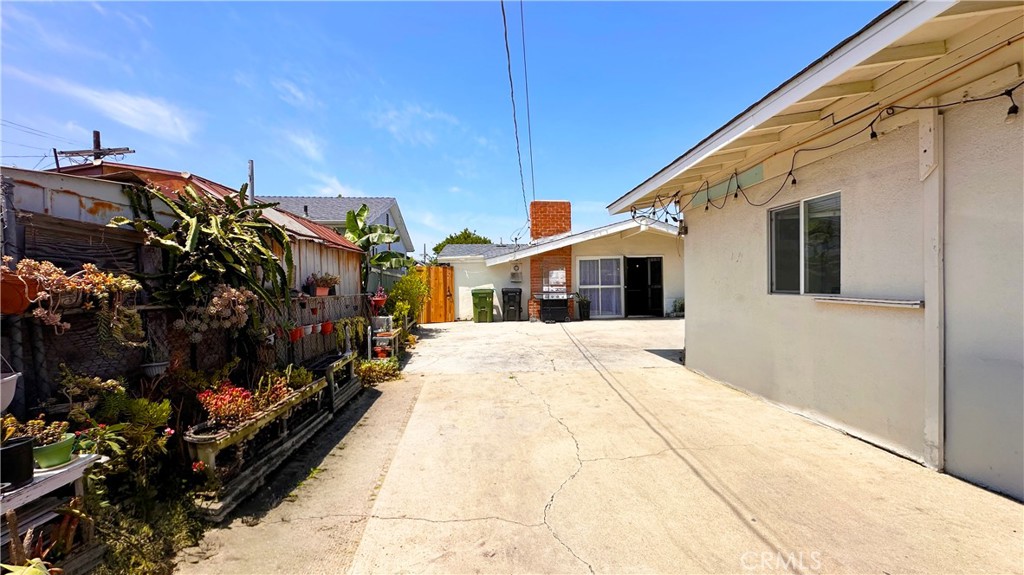 320 E 81st